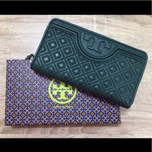 NWT Tory Burch Fleming Zip Wallet in Norwood